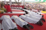 Thánh lễ Truyền chức Linh mục cho khóa XII và bế mạc Năm Thánh mừng kính CTTĐ Việt Nam tại Giáo phận Vinh